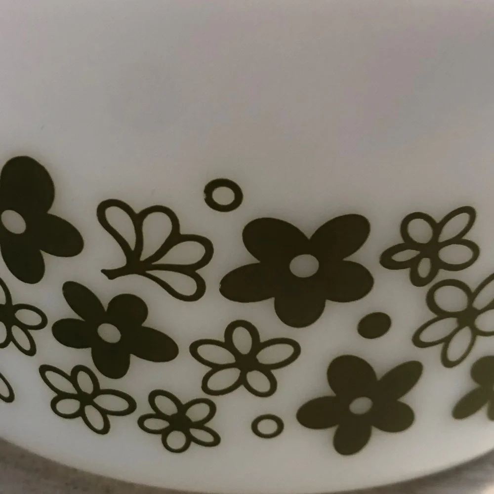 Vintage Pyrex Crazy Daisy Casserole Dish with Lid 474-B 1 1/2qt. Avocado & White